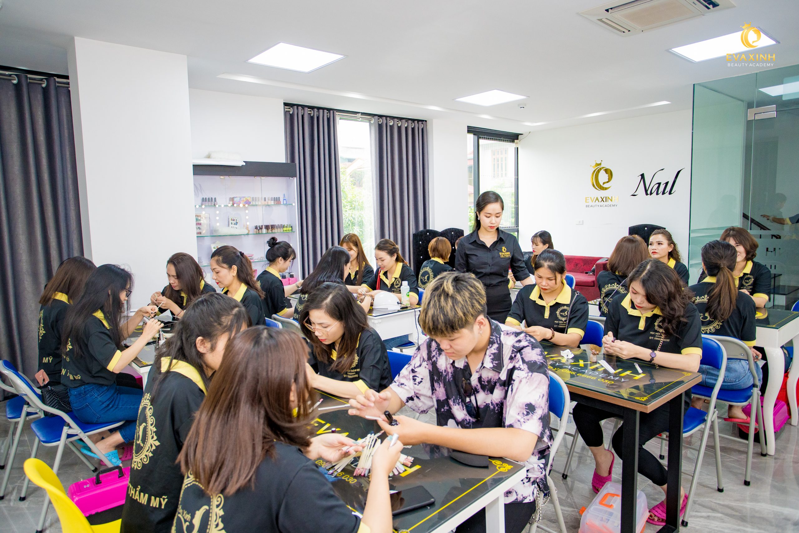 Địa chỉ dạy nghề nail đi nước ngoài uy tín tại Eva Xinh