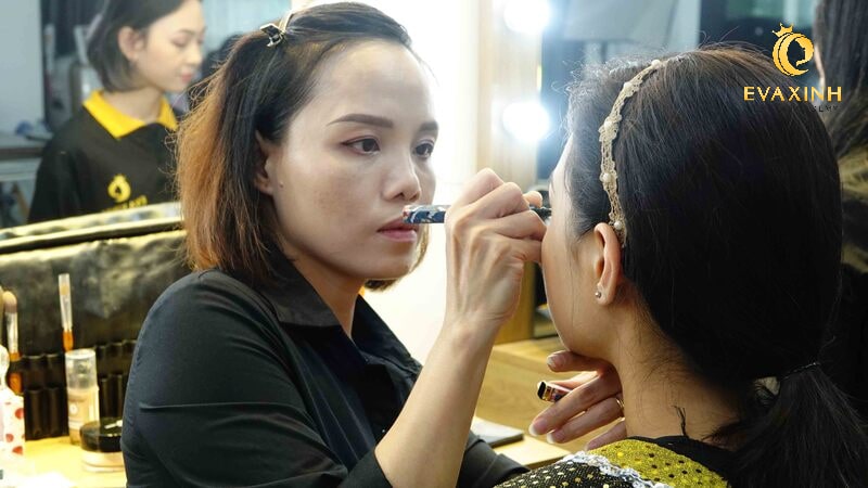 học makeup chuyên nghiệp cần những gì