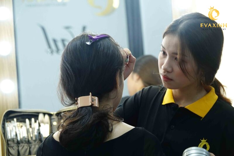 học makeup chuyên nghiệp cần những gì