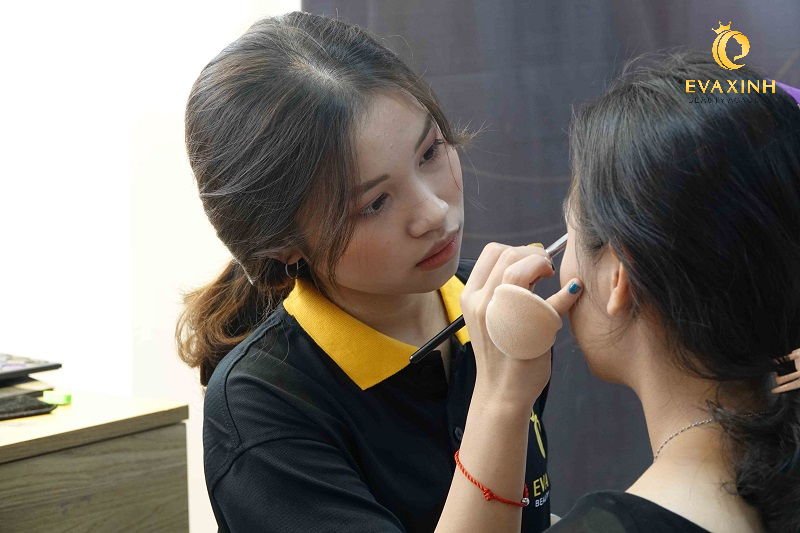 học nghề makeup có tương lai không