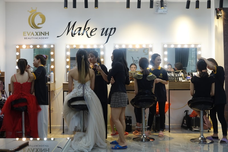 tìm hiểu về nghề make up
