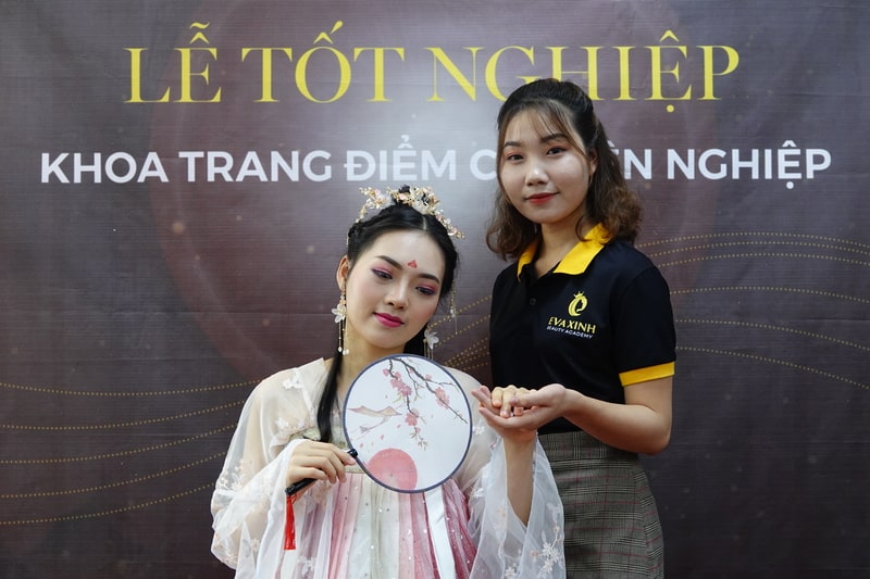 tìm hiểu về nghề trang điểm