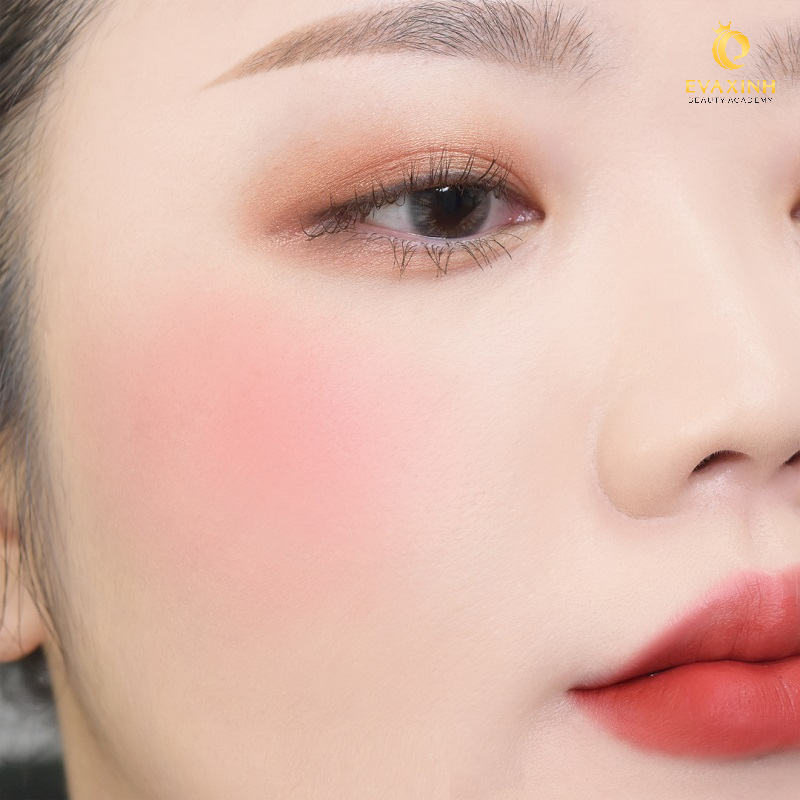 học makeup chuyên nghiệp cần những gì