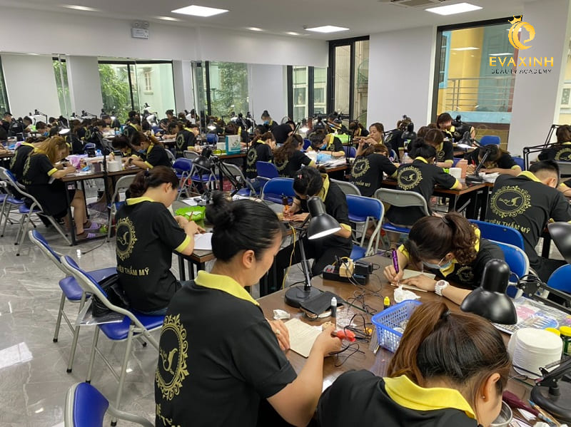Vạch mặt 5+ trung tâm dạy học nghề thẩm mỹ uy tín nhất Hà Nội 1 Eva Xinh môi trường giảng dạy và đào tạo theo tiêu chuẩn quốc tế