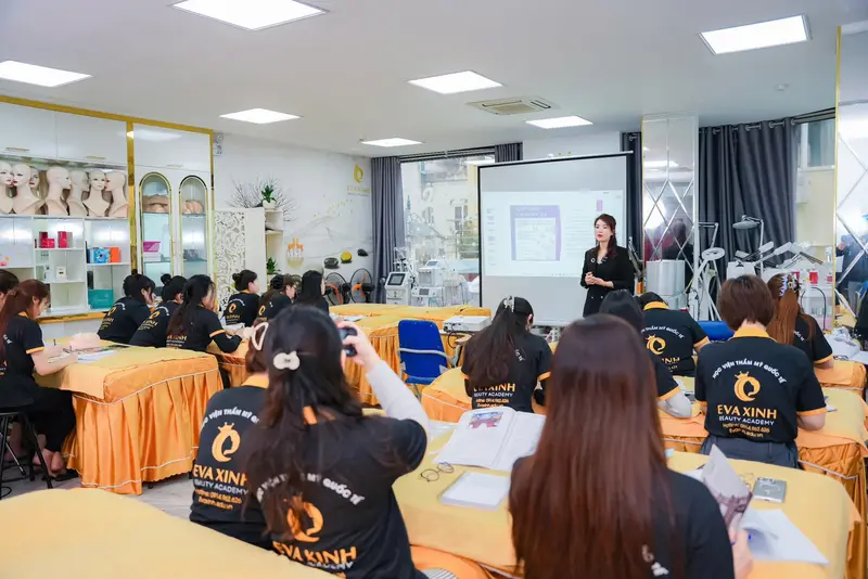 giá học nghề spa Trung tâm uy tín, nổi tiếng thường có giá thành học phí cao hơn
