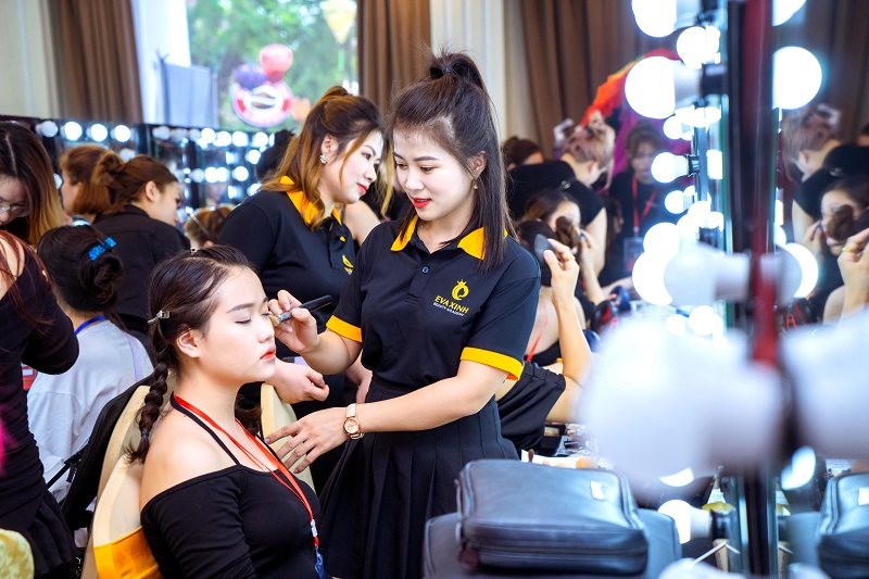 Khoá học makeup chuyên nghiệp, đào tạo make up cho người mới