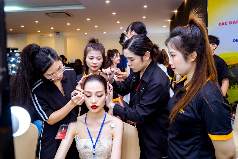 Khoá học makeup chuyên nghiệp, đào tạo make up cho người mới