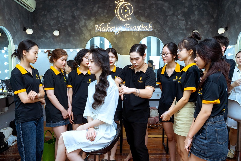 Khoá học makeup chuyên nghiệp, đào tạo make up cho người mới