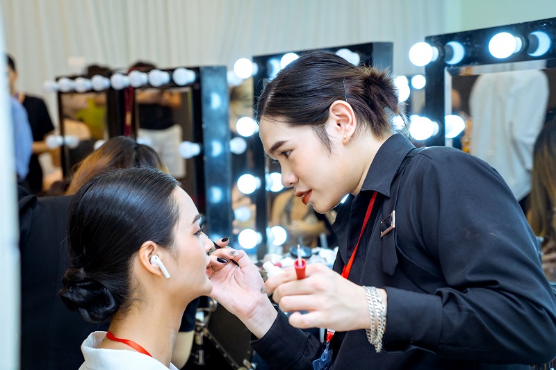 Khoá học makeup chuyên nghiệp, đào tạo make up cho người mới