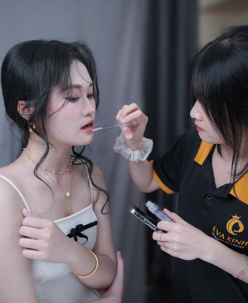 gia-1-khoa-hoc-make-up-tai-hoc-vien-evaxinh