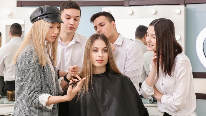 Khóa Học Làm Tóc Chuyên Nghiệp 2025 - EvaXinh Academy
